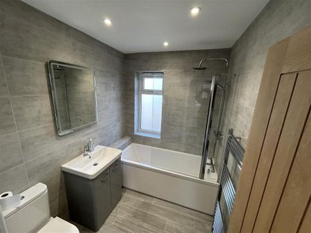 3 bedroom semi-detached house to rent - Photo 3