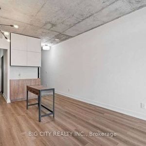 QUEEN WEST 2 BEDS 1 BATH HARD LOFT PARKING INCLD - Photo 2