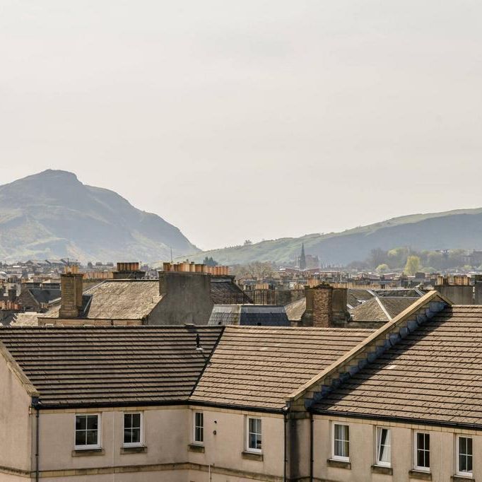 3 bedroom flat to rent - Photo 1