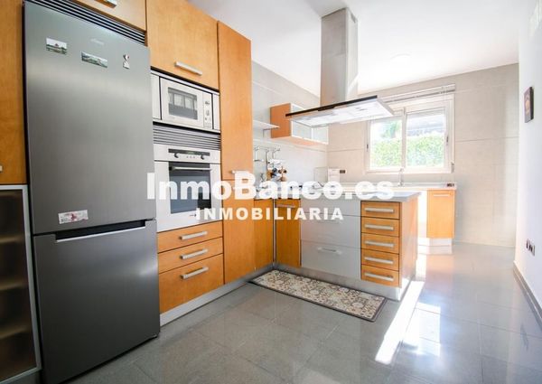 3 bedroom luxury Villa for rent in Chiva, Spain