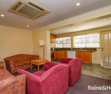 Fully Furnished 3 bedroom Semi located in CBD. Available 23.12.2025 - Photo 1