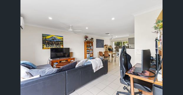 3 level townhouse with city views - Photo 1