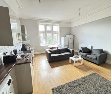 4 bedroom flat to rent - Photo 2
