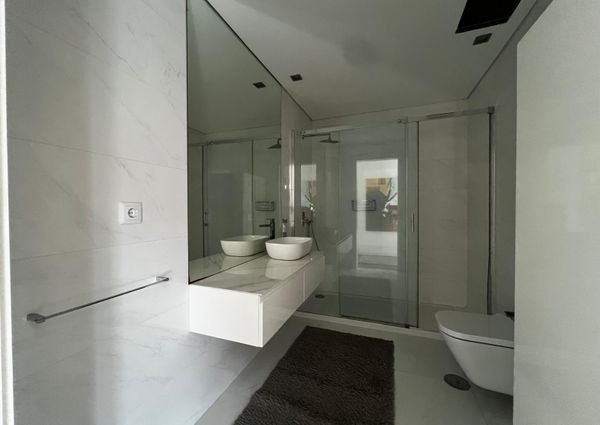 Apartamento T1 mobilado e equipado na zona do Cais da Fonte Nova (centro de Aveiro) .