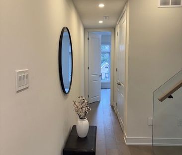 For Lease - 188 Mcroberts Avenue Unit# East Bedroom, Toronto, Ontario - Photo 4