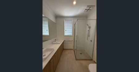 14 Acorn Way, Fraser Rise, Melbourne, VIC — Property for Lease - Photo 3