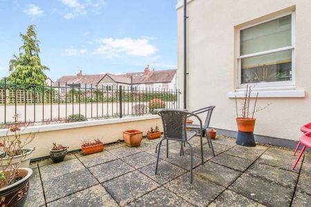 A 1 Bedroom Flat in Leckhampton GL50 2DP - Photo 4