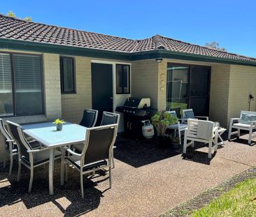 Coastal furnished cottage, minutes from the beach! - Photo 3