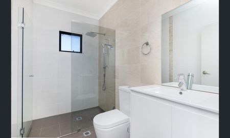 Impressive 4 Bedrooms Double Brick Street Front Townhouse - Photo 2