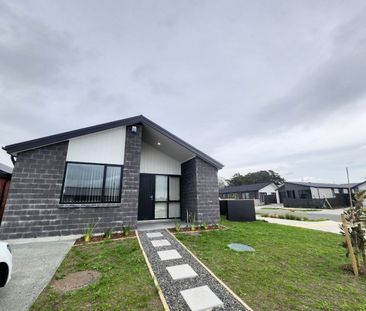 Seamless IndoorÃ¢Â€Â“Outdoor Living - Photo 3