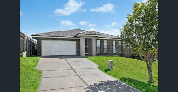 Contemporary comforts in a family-friendly locale - Photo 1