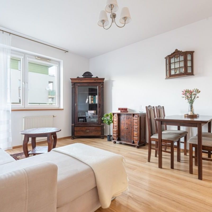 2-pokojowe mieszkanie z klasycznymi meblami | 42,5 42.5 m² - Zdjęcie 1