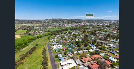 Unique Armidale Residence with Striking Design - Photo 4