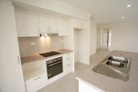 Spacious Family Home in a Quiet Court - Photo 5