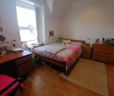 4 bedroom semi-detached house to rent - Photo 4