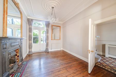 5 bedroom end of terrace house to rent - Photo 2