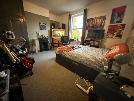 6 bedroom terraced house to rent - Photo 2