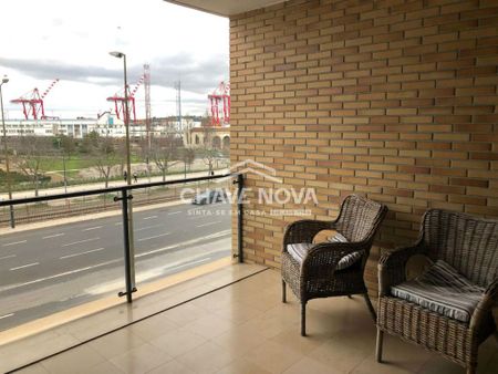 3 bedroom luxury Flat for rent in Lisbon - Photo 5