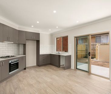 1/5 Logan Street, Glenroy VIC 3046 - Photo 1