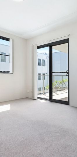 GREAT LOCATION, SECURE PARKING - Photo 1