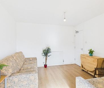 3 bedroom flat to rent - Photo 4