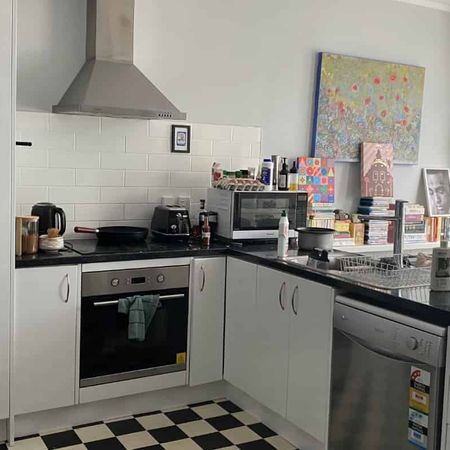 Modern two-bedroom apartment on Willis Street - Photo 4