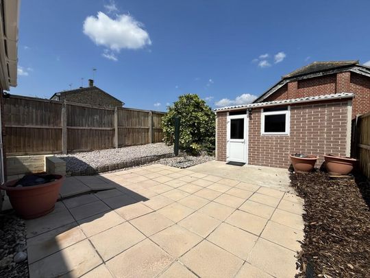 4 bedroom semi-detached house to rent - Photo 1