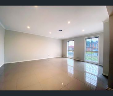 13 Paringa Way, Burnside, Vic 3023 - Photo 1
