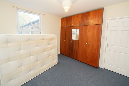 3 Bed Flat, Scotts Road, E10 - Photo 3