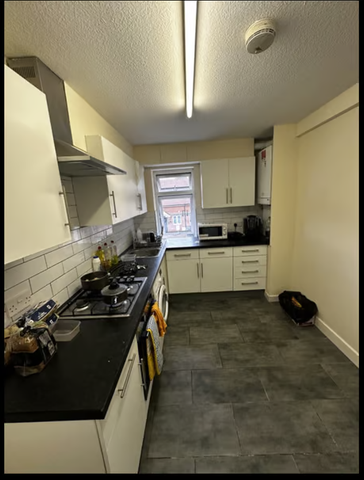 1 bedroom in a house share to rent - Photo 4
