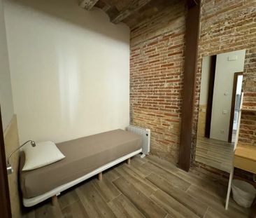 Travessera de Gràcia, Barcelona, Catalonia 08024 - Photo 5