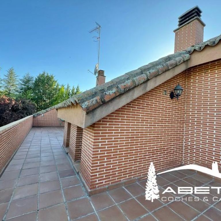 Luxury House for rent in Madrid, Autonomous Region of Madrid - Photo 1