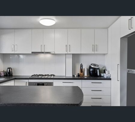 3/30 St Kevins Avenue, Benowa, Qld 4217 - Photo 5