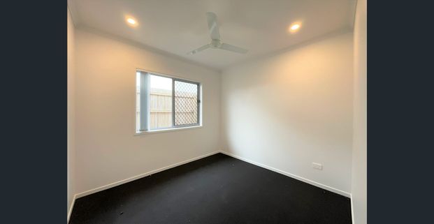 Modern BRAND NEW spacious three-bedroom duplex home - Photo 1