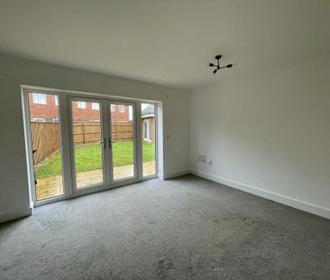 3 bedroom semi-detached house to rent - Photo 2