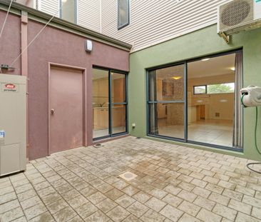 15b Leeder Street - Photo 3