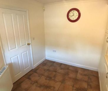 4 bedroom semi-detached house to rent - Photo 6