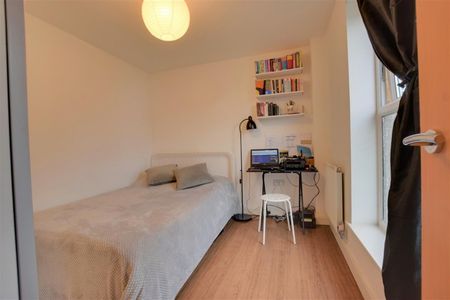 Edison Court, Franklin Avenue, Watford - Photo 3