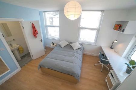 Classic Ensuite 3 - Photo 4