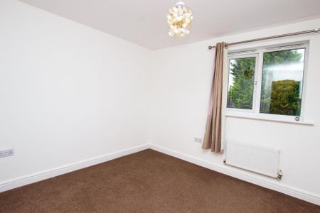 4 bedroom detached house to rent - Photo 3