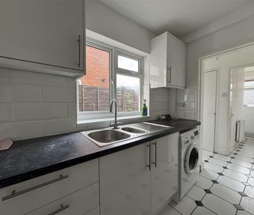 3 bedroom terraced house to rent - Photo 5