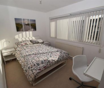 House share to rent - Photo 2