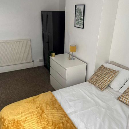 Spacious double rooms in 6 bed house - Photo 3