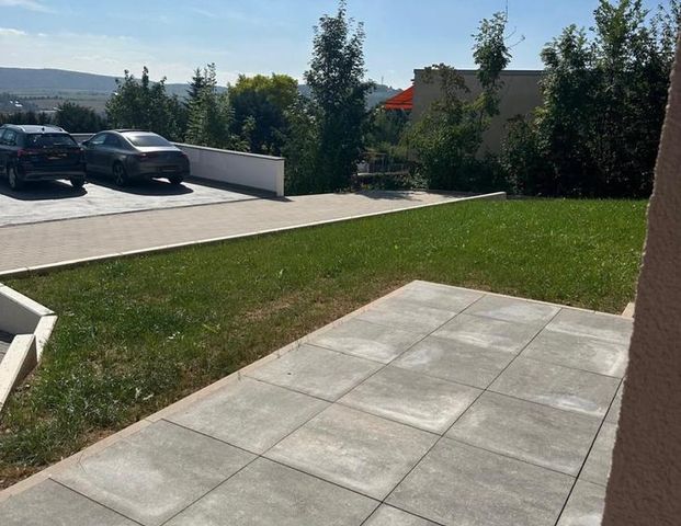 Wunderschöne 2-Zimmer-Wohnung mit Schlossblick - Photo 1