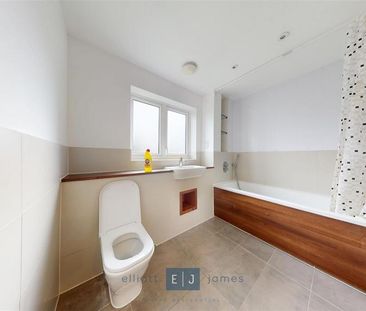 6 bedroom detached house to rent - Photo 2