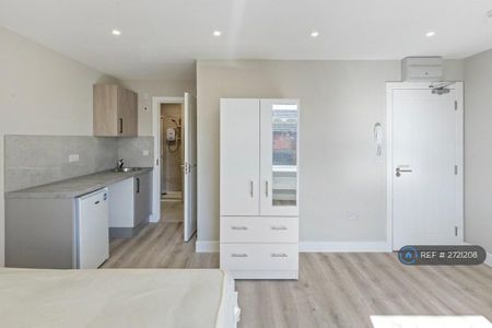 Studio to rent - Photo 2