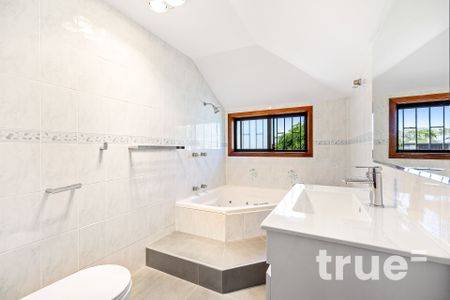 STUNNING RENOVATED HOME IN PRIME LOCATION - Photo 4