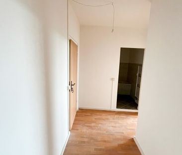 3-Raum-Wohnung mit toller Aussicht und Balkon im Barbara-Uthmann-Ring - Annaberg-Buchholz! - Photo 2