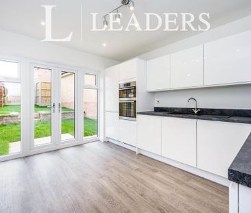 3 bedroom semi-detached house to rent - Photo 4