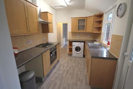 1 bedroom house of multiple occupation to rent - Photo 4